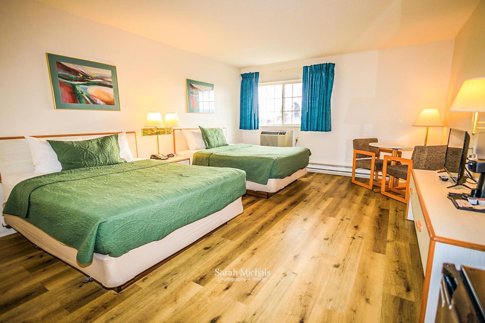 Mountain Host Motor Inn Iron Mountain Bagian luar foto